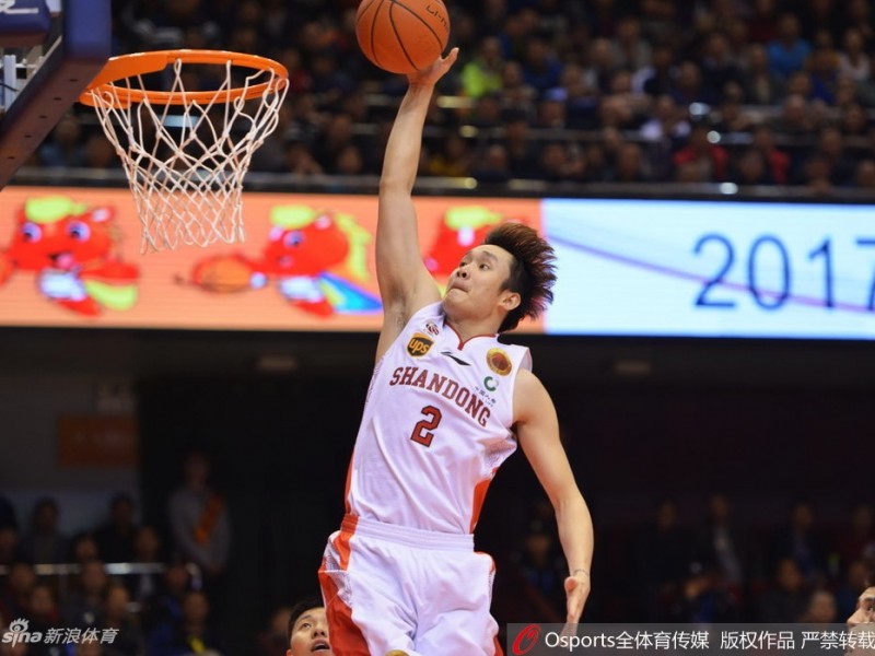 📸 硝烟与热血：CBA前九轮“屏保级”瞬间，定格新赛季的野蛮生长