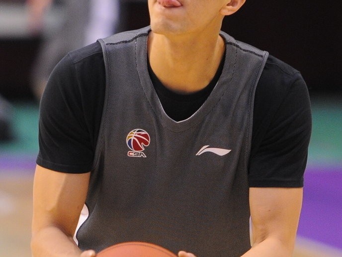 辽篮剑指连胜 核心艾伦训练场露笑颜