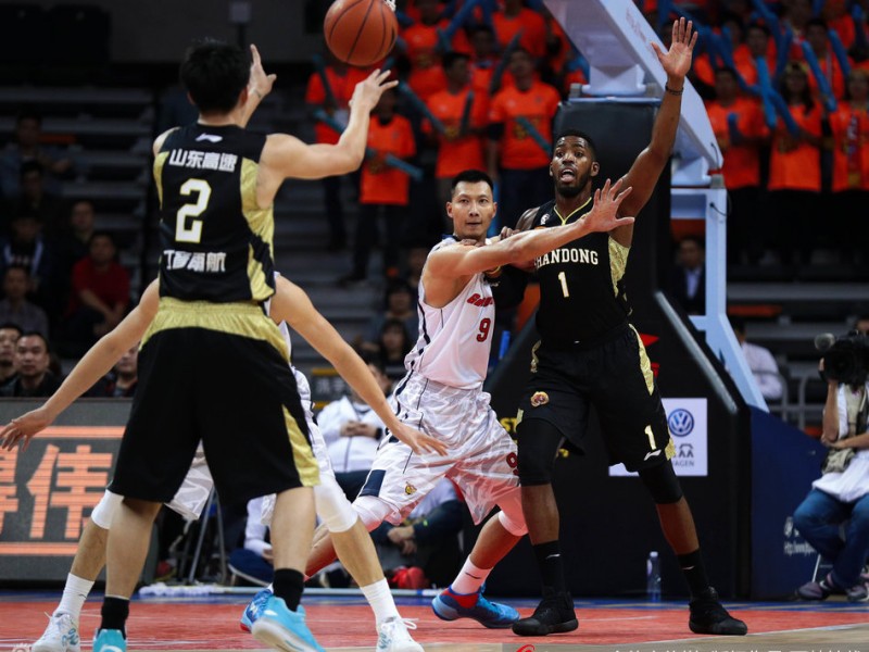 粤鲁大战经典回眸：阿联劈山重扣，赵睿初生牛犊