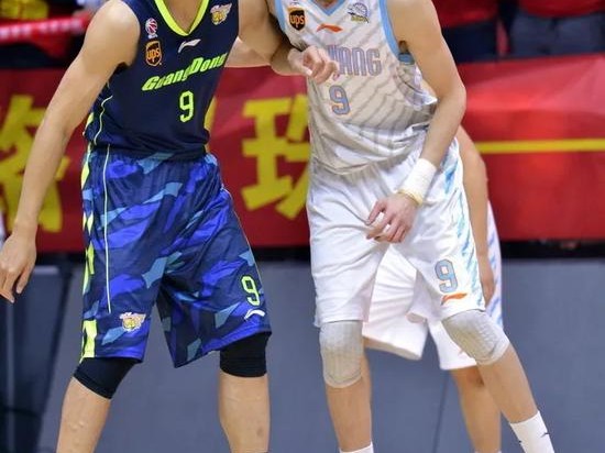 WCBA半决赛新疆加时117-113广东，绝杀无效判罚引爆争议