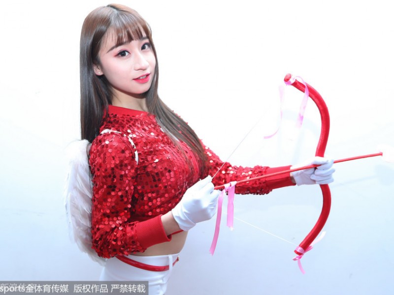 情人节箭证真爱 肯帝亚篮球宝贝化身爱神点燃主场