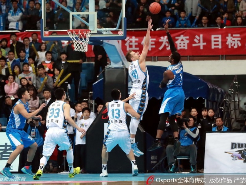 京城双星闪耀，首钢击退青岛终取主场首胜