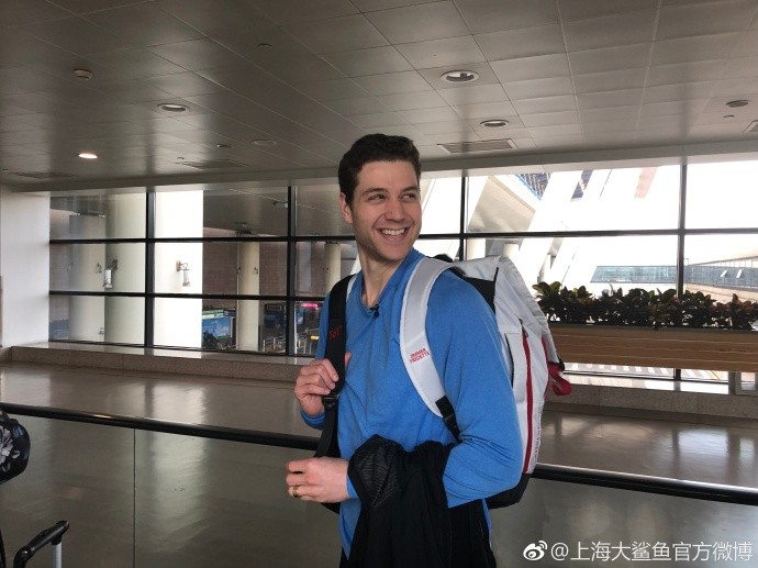 上海大鲨鱼双枪挥手告别：弗神与明纳拉斯踏上返美归途，球迷期待下赛季再战