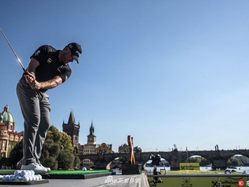 维斯特伍德与凯梅尔共舞布拉格伏尔塔瓦河畔 捷克大师赛前瞻星光熠熠