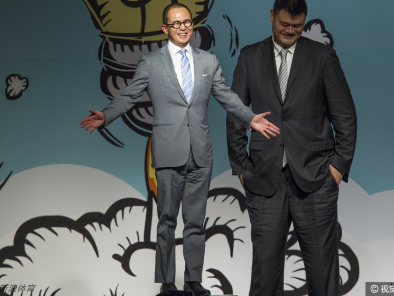 姚明霍启刚李泽楷香江同框 巨人气场全开与豪门之后畅谈创业梦