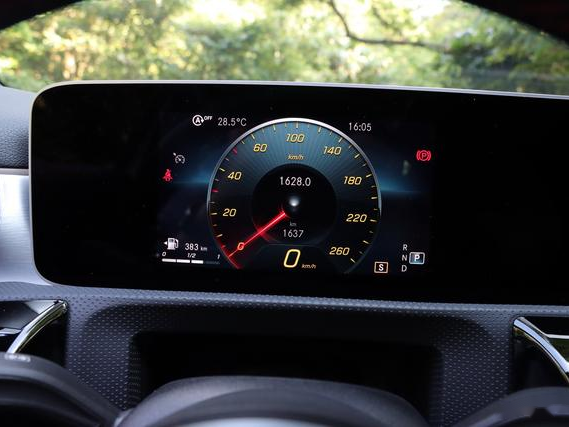 奔驰A180到底香不香？掏心窝子跟你聊聊这辆入门奔驰