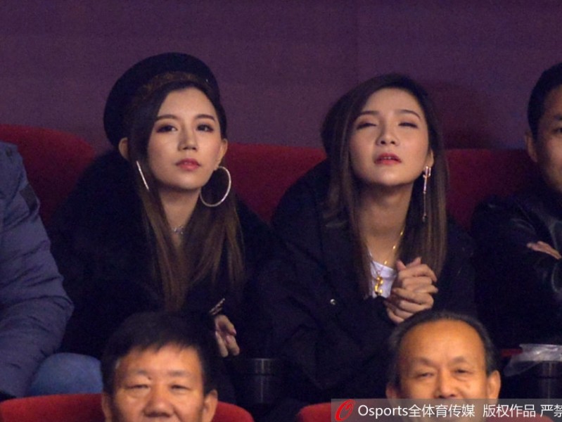 睢冉爱妻携丁彦雨航女友场边助阵，山东德比憾负青岛