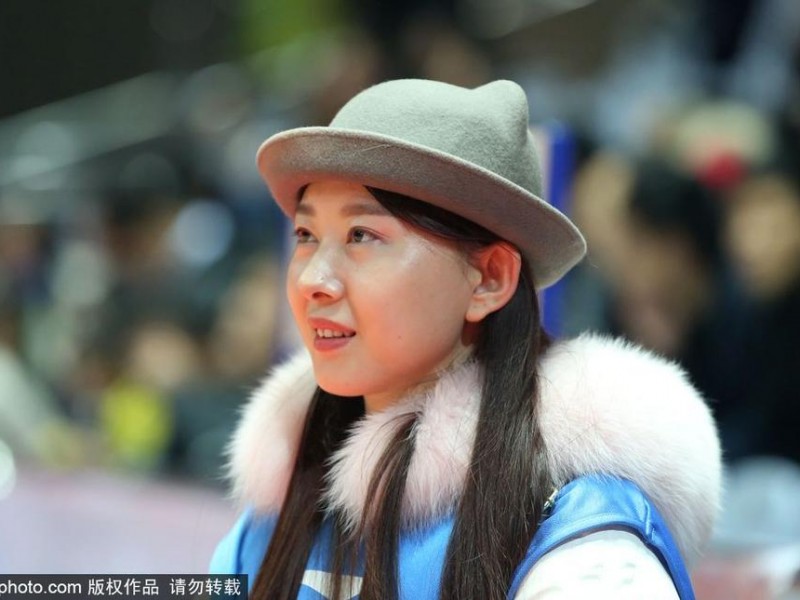 硝烟未起，目光已至：宁波寒夜里的篮球温度与场边倩影