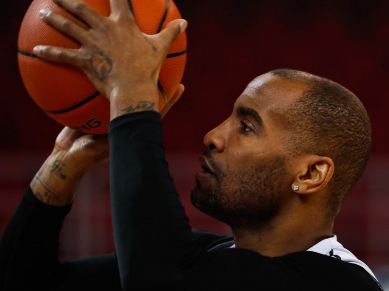 五棵松的钢铁意志：翟晓川带伤请战与北京首钢的季后赛壮歌