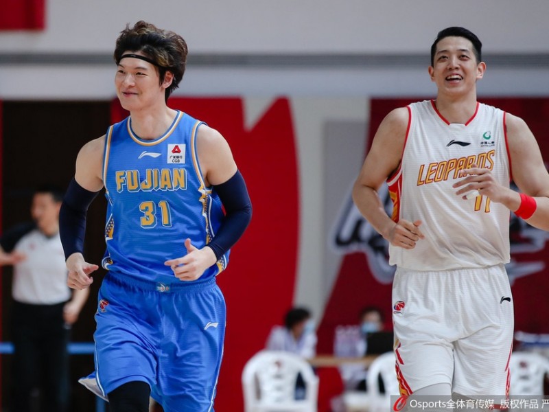 CBA常规赛第五十轮激战：内线铁血碰撞与外援决胜时刻