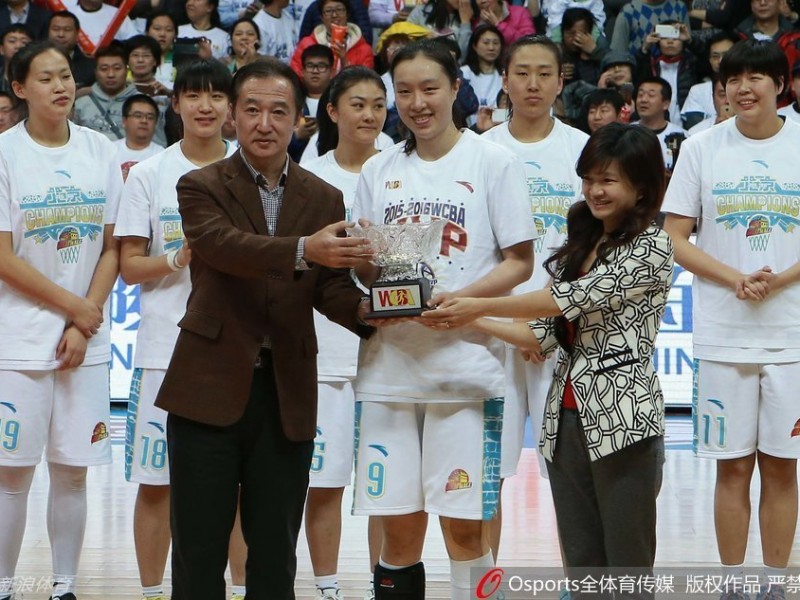 京城玫瑰傲雪绽放，三八节加冕WCBA女王