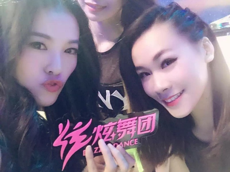 CBA赛场上的“小黑妹”晓华：从竞走运动员到啦啦队招牌的完美蜕变