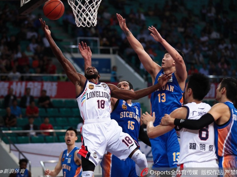 广州龙狮主场大胜四川品胜 三外援联手导演进攻狂潮