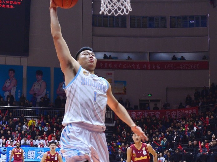 新疆主场大胜浙江锁定常规赛第六 亚当斯率队挺进季后赛