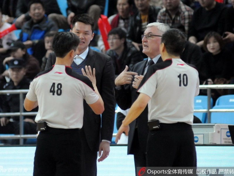 怒吼背后：尤纳斯与CBA赛场的争议瞬间