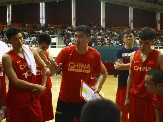 杜锋挂帅蓝队险胜红队 男篮红蓝大战一触即发