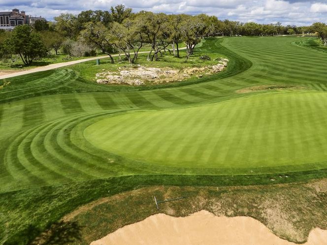 揭秘高尔夫球场的十八洞挑战与策略