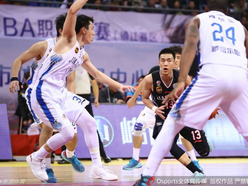 辽篮众将圣诞夜集体爆发 客场完胜江苏肯帝亚