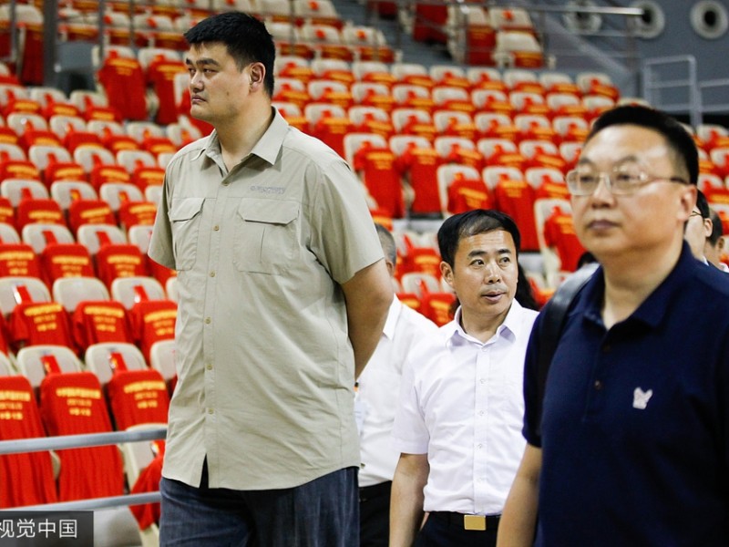 姚明现身大连督战，男篮红队新阵惜败伊朗