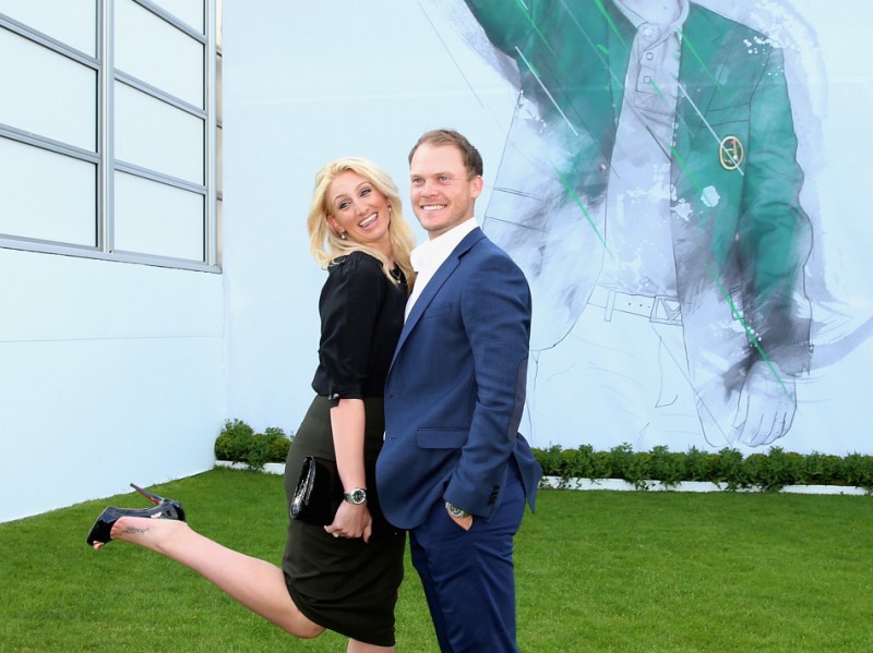 威利特与爱妻相伴出征欧巡赛 大师赛冠军笑容温暖温特沃斯