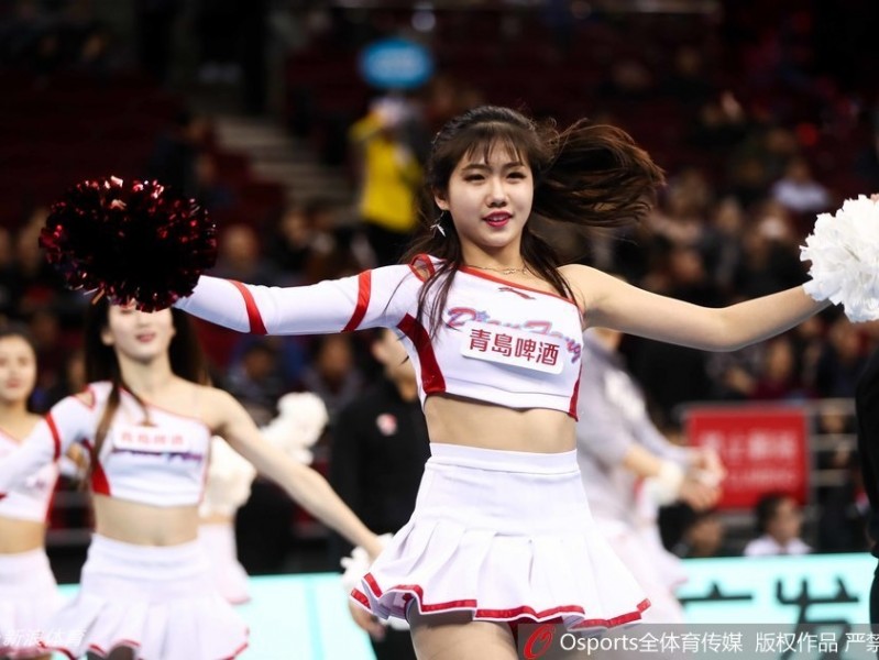 京城篮球宝贝：赛场上跃动的青春与激情