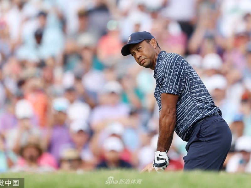 疼痛中的坚持老虎伍兹PGA锦标赛首轮苦战记