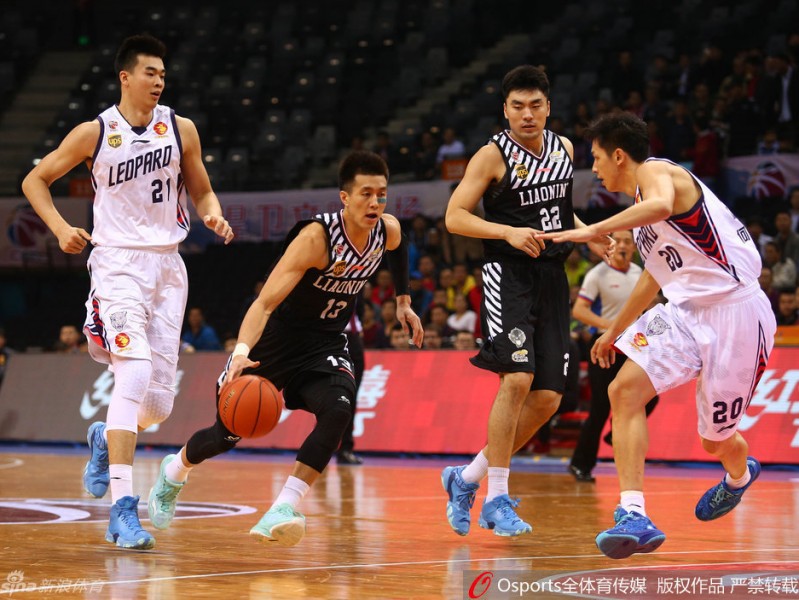 辽粤大战经典回顾：郭艾伦飞天劈扣，杨鸣无奈苦笑，外援对飙引爆全场